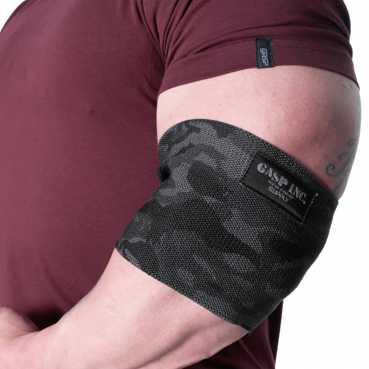 Heavy Duty Elbow Sleeve, dark camo, GASP i gruppen Sport & Fitness / Träningstillbehör / Knä- & Handledslindor hos Sportgymbutiken.se (GA-230815-918r)